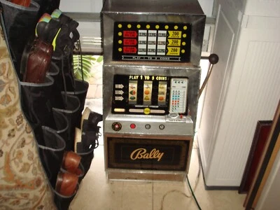 $125 • Buy VINTAGE BALLY 3 X MULTIPLIER SLOT MACHINE W/KEYS 