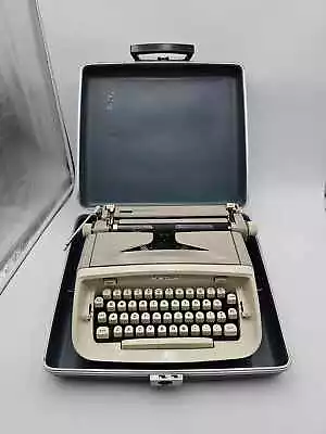 Vintage Royal Safari Portable Manual Typewriter & Case Works • $49.95