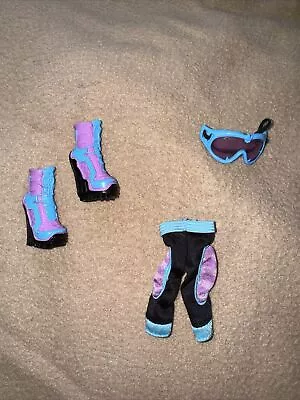 Monster High Abbey Bomniable Snowboarding Fashion Set Shoes Goggles And Pants • $20