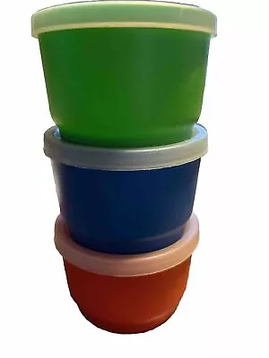 TUPPERWARE NEW VINTAGE #1229 SNACK CUPS W SEALS SET OF 3 CUPS CLASSIC COLORS • $35