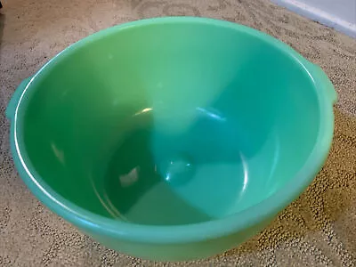 Vintage MCKEE Jadeite Rolled Edge Large 9  Mixing Bowl Double Handle 1940's  • $49.99