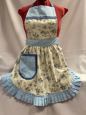 RETRO VINTAGE 50s STYLE FULL APRON / PINNY - BLUE ROSES On CREAM With PALE BLUE • £26.99