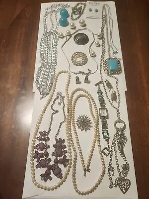 Lot Of 21 Vintage Jewelry Items SARAH COVENTRY EMMONS DODDS JJG GENEVA • $59.99