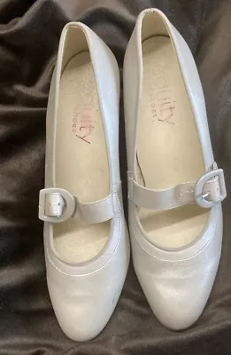 £3 • Buy Equity Size 7 Shoes
