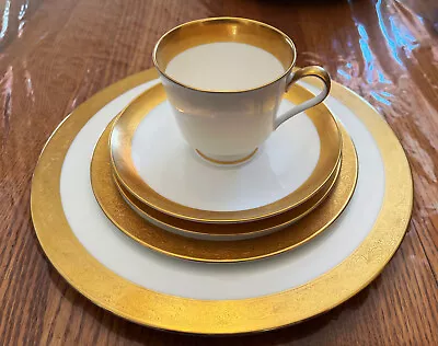 Mikasa Harrow One 5 Piece Place Setting Gold Encrusted Bone China • $60