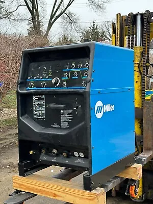 Miller Syncrowave 250 DX TIG Welder 240V - FREE FREIGHT SHIPPING • $2449