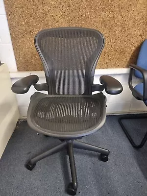 £385 • Buy Herman Miller Aeron Swivel Mesh Chair Size A. Office Mesh Desk Chair  2 Lever 