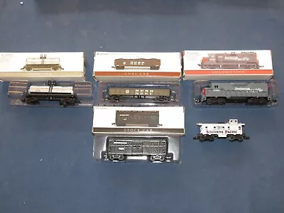 Southern Pacific Locomotive 9725  And 4 Train Cars Lot • $24.99