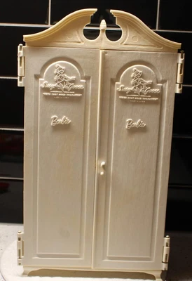 $52 • Buy Vintage Suzy Goose Wardrobe With Hangers
