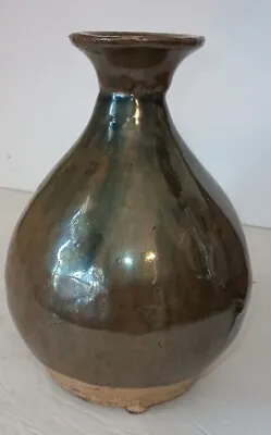 A Very Nice 6.75 In Brown Stoneware Pottery Bud Vase With Three Feet. Unmarked • $20