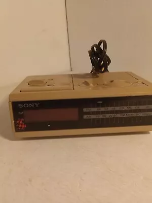 Vintage 1980s Sony Dream Machine FM/AM Digital Alarm Clock Radio ICF-C2W Beige • $19.47