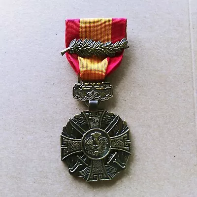 South Vietnamese Army Gallantry Division Level Medal Award With Palm • $55