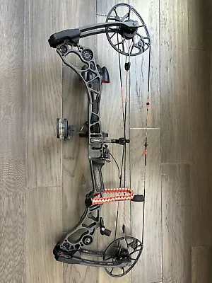 RH Mathews Halon 6 28  70# Stone Grey Compound Bow With Extras Hard Case • $650