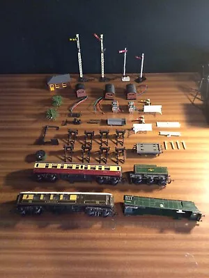 Job Lot Of 00 Gauge Model Railway Accessories  • £10.49