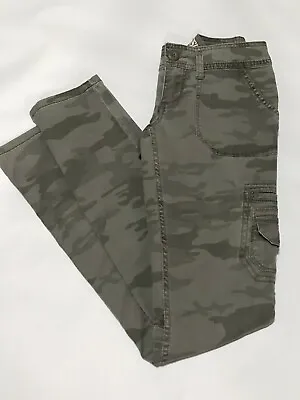 Mossimo Supply Co Women’s Junior Size 1. Low Rise Skinny Green Camo Cargo Pants • $17.90