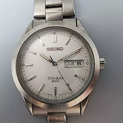 VTG Seiko Watch Men 37mm White Dial Titanium Daydate BROKEN BAND 7N430AB0 NewBat • $29.99