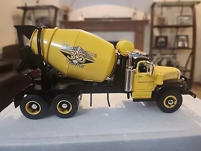 First Gear 1:34 Mack R-model Truck Cement Mixer World Of Concrete  # 19-3429 • $45