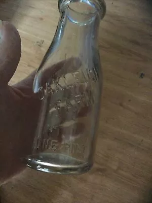 Vintage WHITE BROS. Hamilton Md - ONE PINT Milk Bottle Oakleigh Farm • $19.77