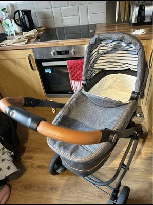 Graco Pram Travel System Car Seat Grey • £80