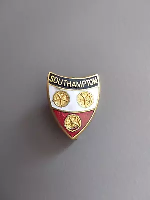 Southampton Football Club Vintage Coffer Enamel Pin Badge • £8