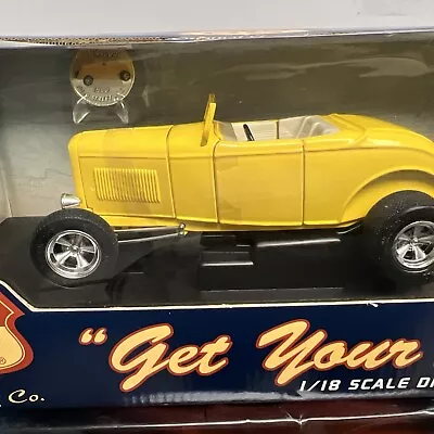 ROUTE 66 1/18 YELLOW 1932 FORD STREET ROD In  *BOX • $42