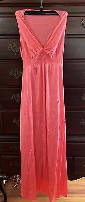 Vtg USA VANITY FAIR Pillow Tab Nylon Antron III Sz 32 Long Sleeveless Nightgown • $29.95