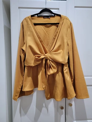 £3 • Buy Boohoo Ladies Top Mustard, Size 20, With Fluted Sleeves With Wrap Front