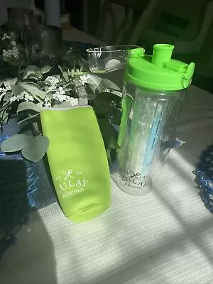 Zulay Kitchen Portable Water Bottle With Fruit Infuser 32oz/1L BPA Free - GREEN • $19.99