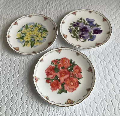 Royal Albert  Plates Queen Mothers Favourite Flowers Primrose  Pansies  Roses • £15