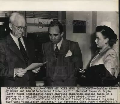 1951 Press Photo Gambler Mickey Cohen And His Wife Lavonne Listen To Indictments • $19.99