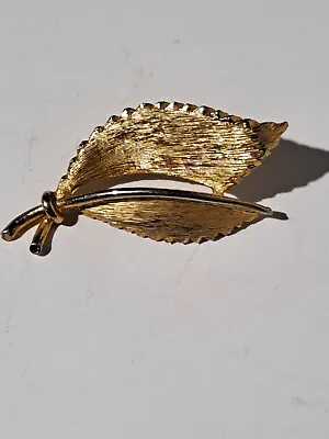 Vintage Signed Hattie Carnegie Gold Tone Leaf Pin Brooch • $34.99