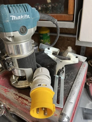 £50 • Buy 110v  1/4 Inch Makita Palm Router