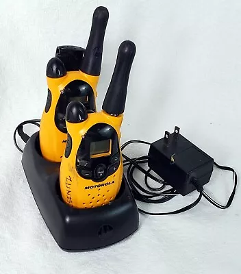 Motorola T5030R Two Way Radio Set Of 2 With Rechargeable Batteries And Charger • $11.99