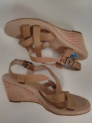 Ugg Wedge Sandals Women's Size 7.5 Beige Leather  Strappy Buckle Closure • $25