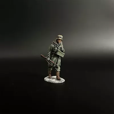 War Park Miniatures 1:30 Ww2 German Kh096 German Rifleman Marching In Helmet • $53.95