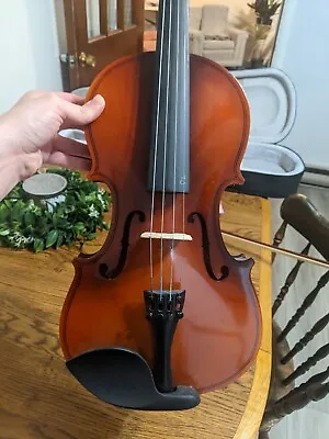 Used Wood Look Violin With Black Case With Rosin  • $75.99