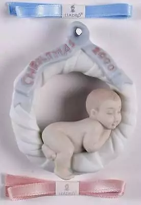 Lladro Baby's First Christmas 6697-Baby In Wreath  - Boxed 3962378 • $15.99