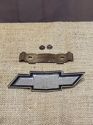 Vintage 1973 Chevrolet Chevelle Malibu El Camino Wagon Grille Emblem 325299 • $54.99