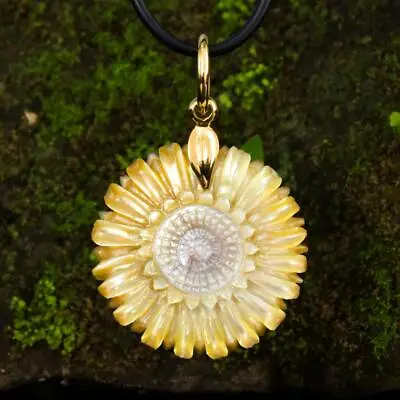 Flower Pendant Mother-of-Pearl & Vermeil Gold-plated Over Sterling Silver 5.22 G • $58