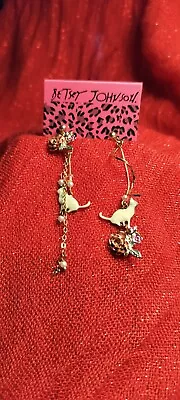 Betsey Johnson Playful Cat Earrings Roses Mismatched White/Pink Chains/Spiral • $8.55