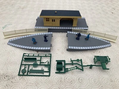 £4.99 • Buy Hornby R590 Station Halt Set - New Condition