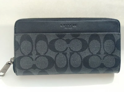£23 • Buy Elegant Leather Coach Purse With Signature Logo Design For Women (hardly Used)