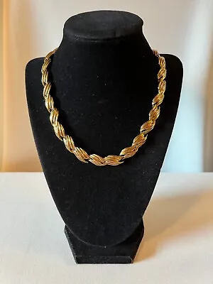 Vintage  Trifari  Gold Tone Ribbed Double Leaf Pattern Necklace Signed • $25