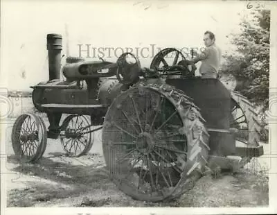 1969 Press Photo Leroy Meade Restores Rumely Advance Steam Engine - Noc28283 • $19.99