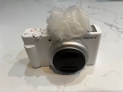 Sony ZV-1F 20.1MP Vlogging Camera - White • $352.50