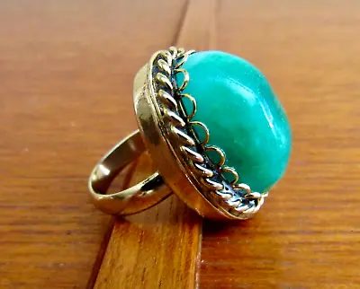 Vintage Huge 25mm X 18mm Green Agate Oval Cabochon Cut Gold Tone Ring- 7.5- EUC • $25