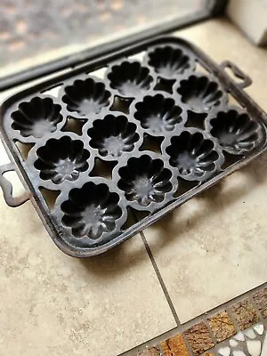 Vintage Wagner Cast Iron 12 Cup Turks Head Muffin Pan T Ware  • $99.99