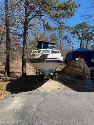 1986 Cabin Cruiser 25' Boat Located In Plymoth MA - No Trailer • $1.99