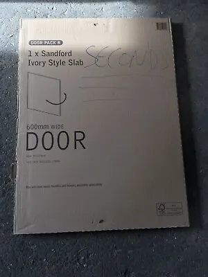 (SECONDs) B&Q It Kitchen Door Pack R Sandford Ivory Style Slab 600mm Wide • £29.99