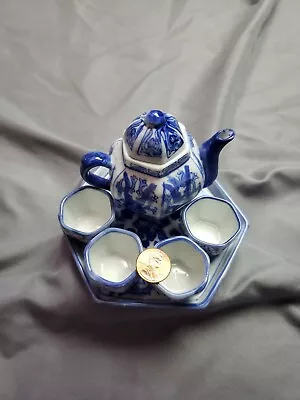 Vintage 6 Piece Miniature Blue & White Porcelain Chinese Tea Set • $21